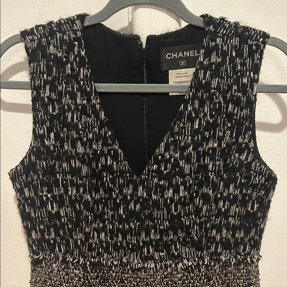 CHANEL Black and Silver Tweed Dress size 38 - Picture 4 of 8